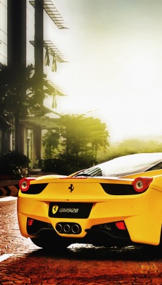 Желтый Ferrari на мостовой