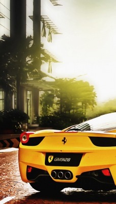 желтая Ferrari
