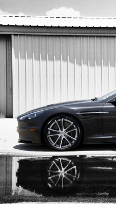 Пепельный Aston Martin