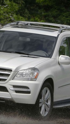 Белый mercedes GL