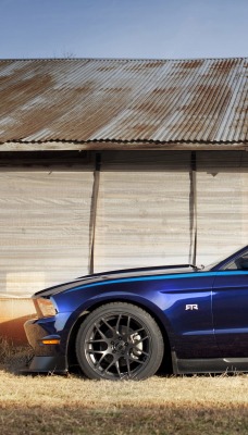 синий Ford Mustang