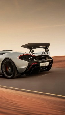 McLaren пустыня закат