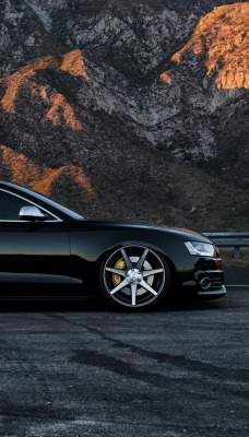 черный автомобиль Audi RS 5