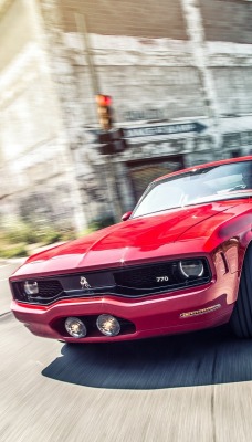 красный автомобиль equus bass 770