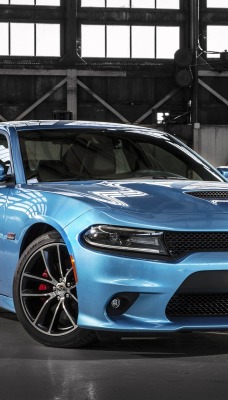 синий автомобиль dodge charger scat pack