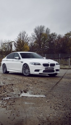 BMW белая