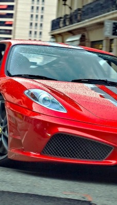 Ferrari красная