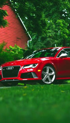 красный автомобиль audi rs7