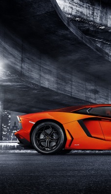 оранжевый автомобиль Lamborghini Aventador