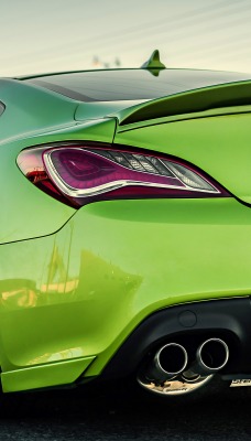 зеленый автомобиль Hyundai Genesis