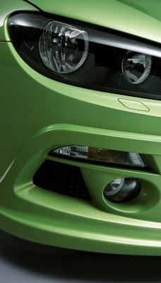 Зеленый спортивный автомобиль Volkswagen Scirocco