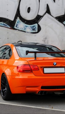 оранжевый автомобиль e92 m3 csl BMW