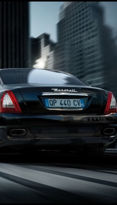 черный автомобиль maserati quattroporte gts