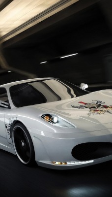 белый автомобиль Ferrari F430 Calavera