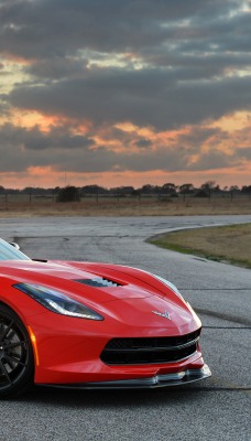 красный автомобиль corvette stingray