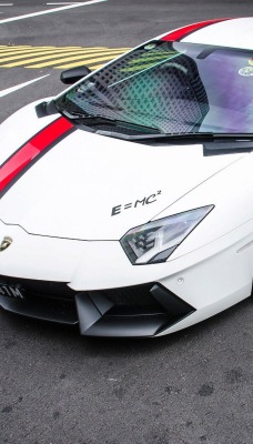 белый автомобиль спортивный aventador white