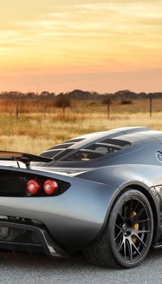 серый автомобиль спортивный Hennessey Venom GT