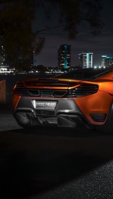 оранжевый автомобиль mclaren