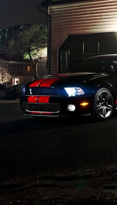 черный автомобиль ford mustang shelby gt500