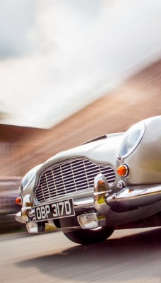 автомобиль Aston Martin DB5