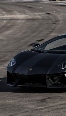 черный спортивный автомобиль lamborghini aventador