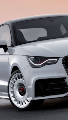 белый автомобиль Audi A1