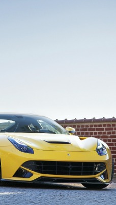 желтый автомобиль ferrari f12 novitec rosso yellow car