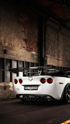 белый автомобиль Chevrolet Corvette Stingray white car