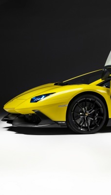 желтый спортивный автомобиль Lamborghini Aventador yellow sports car