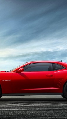 красный автомобиль chevrolet camaro zl1