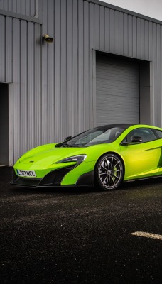 спортивный автомобиль зеленый mclaren 675lt spider