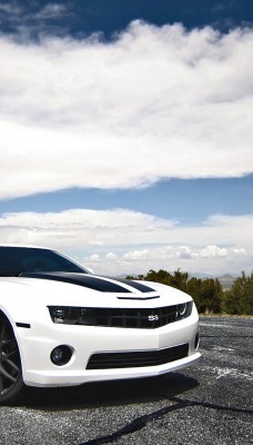 спортивный автомобиль белый Chevrolet Camaro