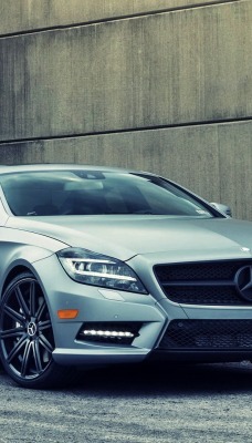 Mercedes-Benz CLS 63 стена