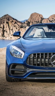 Mercedes-Benz берег скалы