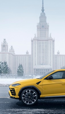 автомобиль желтый здание зима