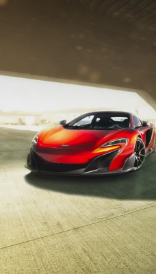 спорткар красный mclaren