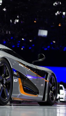 автомобиль суперкар спортивный вид сзади