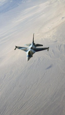 F-16 и F-15 в воздухе