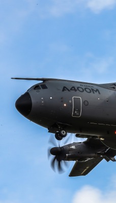 Самолет Airbus A400M небо