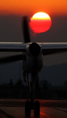 самолет пропеллер закат солнце силуэт