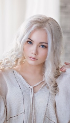 девушка блондинка красивая милая волосы белые