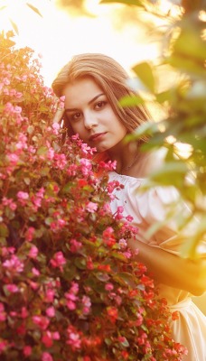 девушка кусты лицо цветы лучи