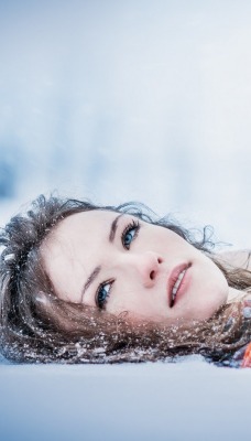 девушка лицо снег волосы в снегу