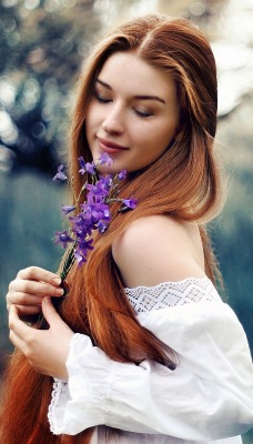девушка в белом цветы лицо милая