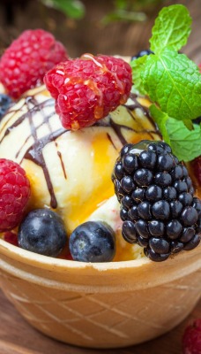 малина ежевика черника ягоды мороженое