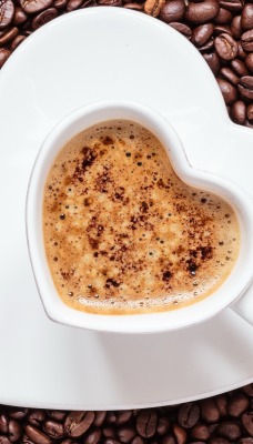 кофейные зерна кофе блюдце чашка сердце