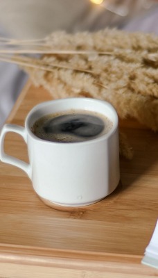 кружка чашка кофе трава книга