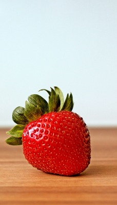 клубника крупный план ягода на столе