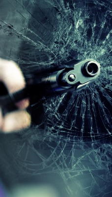 оружие пистолет стекло разбитое