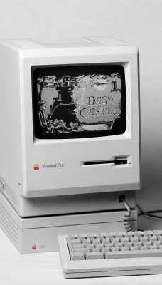 Первый компьютер Macintosh Plus